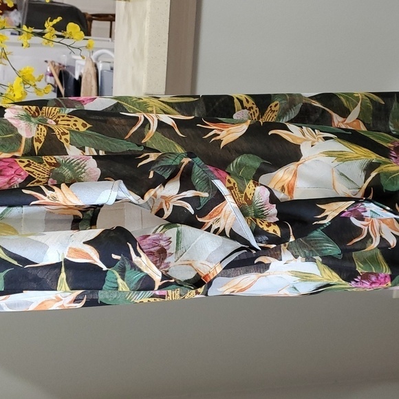 Great cover-up, or little dress. Hawian Floral Print. By H&M. Size large Travel - Picture 4 of 9